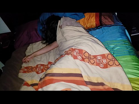 ❤️ Stepson ag bualadh lena leasmháthair óg agus í ina codladh. ☑ Porn crua linn ﹏
