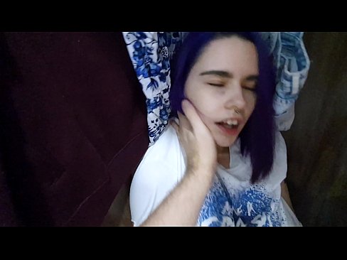 ❤️ Aimsíodh mo SIS sa closet agus chabhraigh sí cum ☑ Porn crua linn ﹏
