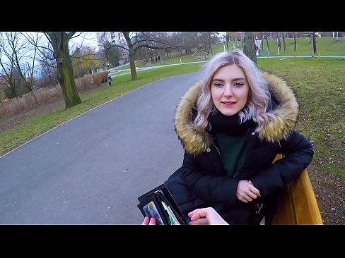 ❤️ Shlogtar cum te strainséir ar airgead - blowjob sa pháirc le Eva Elfie ☑ Porn crua linn ﹏